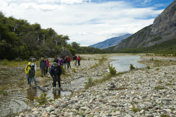 navegación en bote, trekking y vista privilegiadas de los glaciares de la Patagonia