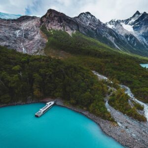 navegación por Lago Argentino y caminata interpretativa por el Bosque Andino Patagónico