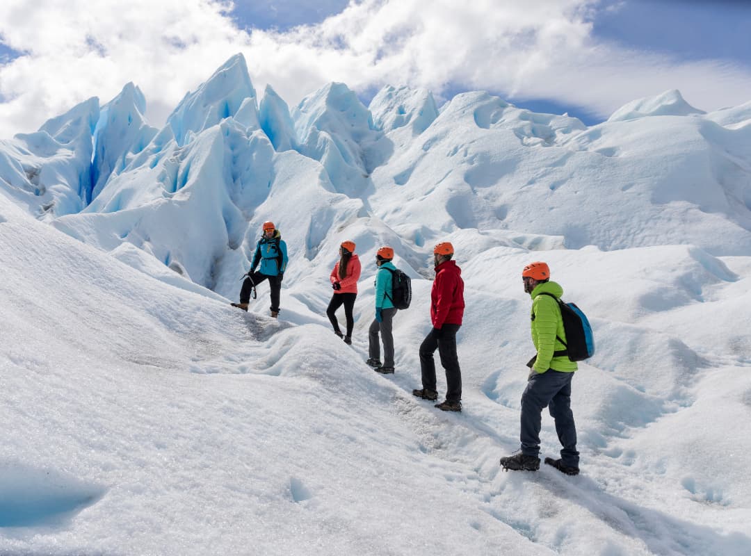 caminata sobre el hielo con grampones en el Glaciar Perito Moreno